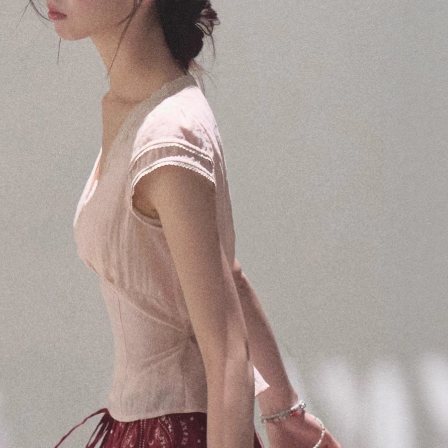 / "Fragrant Breathing" Laiser double-layer lace collar strap versatile age-reducing top - Image 3