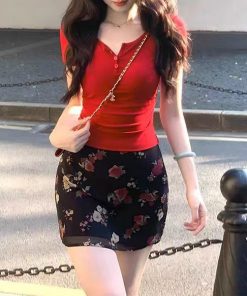 Yiyao Korean pure temperament knitted sweater for women in summer slim short-sleeved top + floral skirt suit