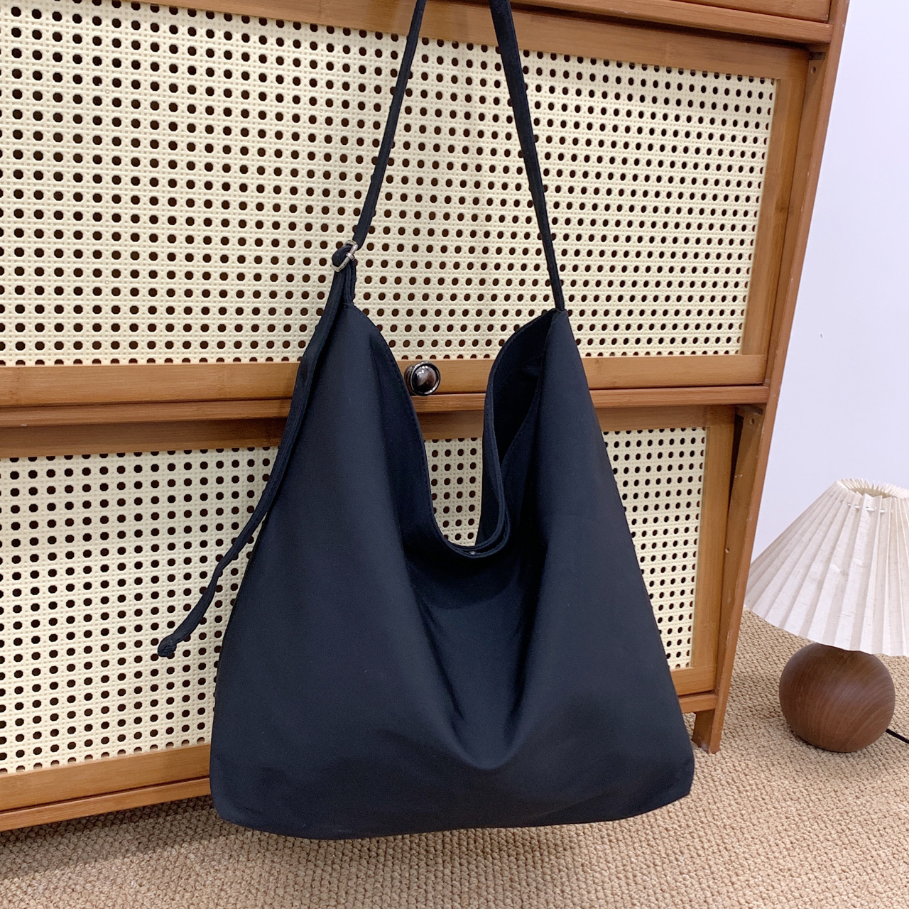 College students' class cloth bags trendy and versatile shoulder bags for women's big bag texture tote bags - Image 8