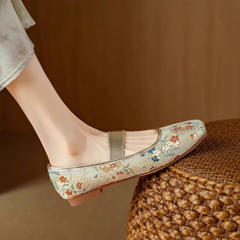 Spring and Autumn New Chinese Style Embroidered Mary Jane Shoes Women's Toe Single Shoes Light Mouth Flat Shoes Soft Sole Comfortable - Image 4