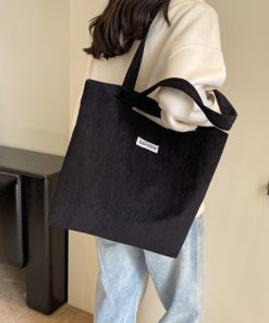 Large capacity commuting bag for women in autumn and winter fashion simple shoulder bag for college students in class bag versatile toy bag