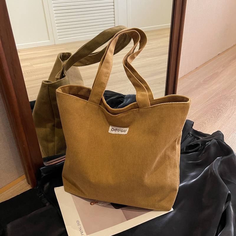 Large capacity commuting bag for women in autumn and winter fashion simple shoulder bag for college students in class bag versatile toy bag - Image 2