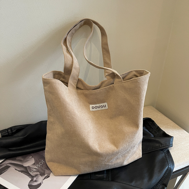 Large capacity commuting bag for women in autumn and winter fashion simple shoulder bag for college students in class bag versatile toy bag - Image 4