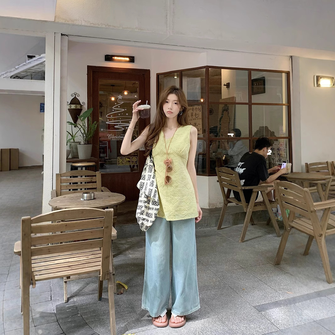 Real photo of Korean gentle style collar yellow hollow embroidered shirt mid-length waist sleeveless lace top - Image 3