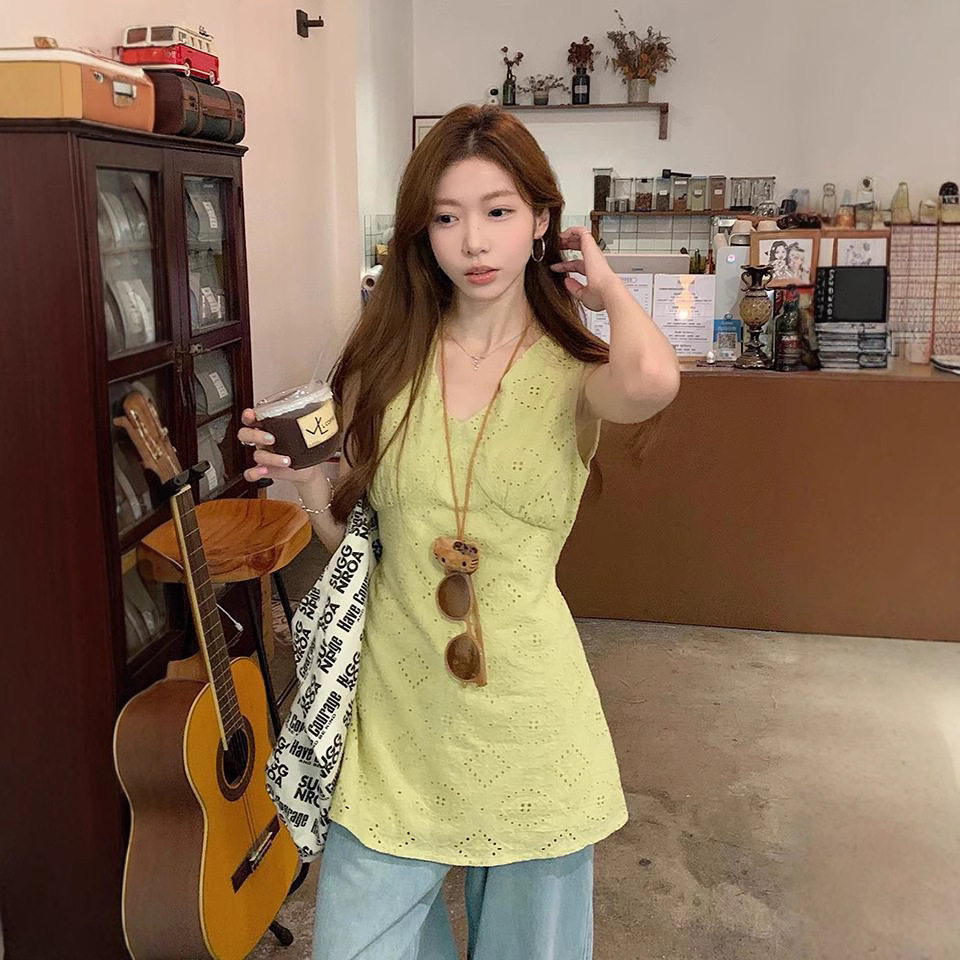 Real photo of Korean gentle style collar yellow hollow embroidered shirt mid-length waist sleeveless lace top - Image 5
