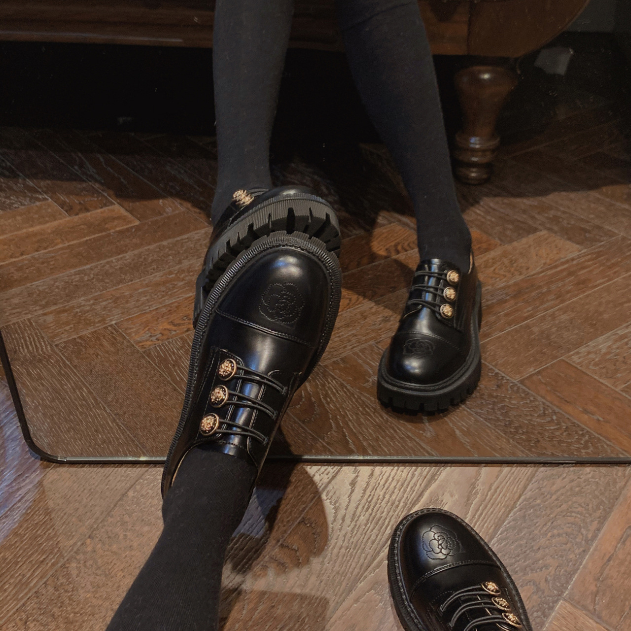 British retro shoes thick sole badge small leather shoes for women in autumn and winter soft leather niche college style black thick heel single shoes - Image 2