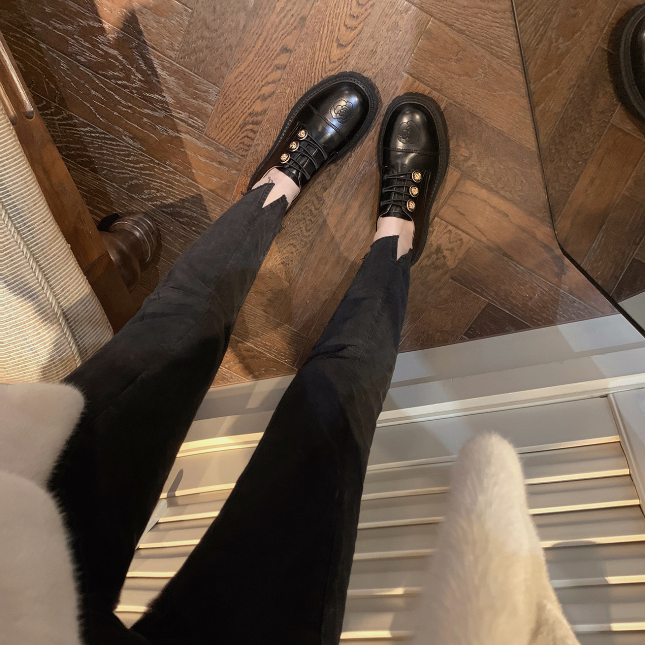 British retro shoes thick sole badge small leather shoes for women in autumn and winter soft leather niche college style black thick heel single shoes - Image 4