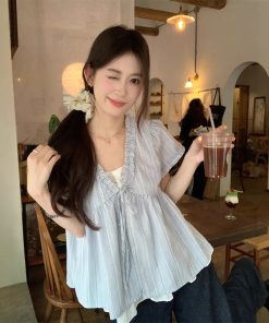 Real shot of summer necklace, lace-up, blue striped fake two-piece short-sleeved shirt