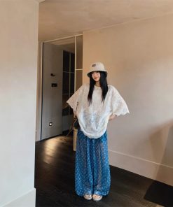 Real-life design-sensing hook-flowered hollow lace shirt thin layered sunscreen blouse printed sunscreen trousers fashion suit