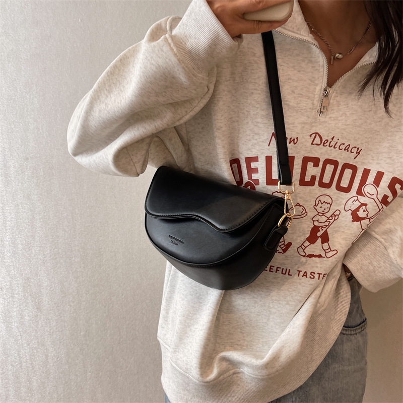 Niche bag women's fashionable high-end one-shoulder crossbody bag retro underarm saddle bag - Image 4