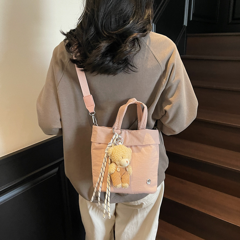 Fashionable hand-carrying casual bucket bag Fashion cartoon bear shoulder bag high-end crossbody bag - Image 4