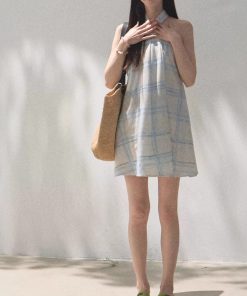 *The breath of rain, the skin-friendly and fresh plaid neck halter dress