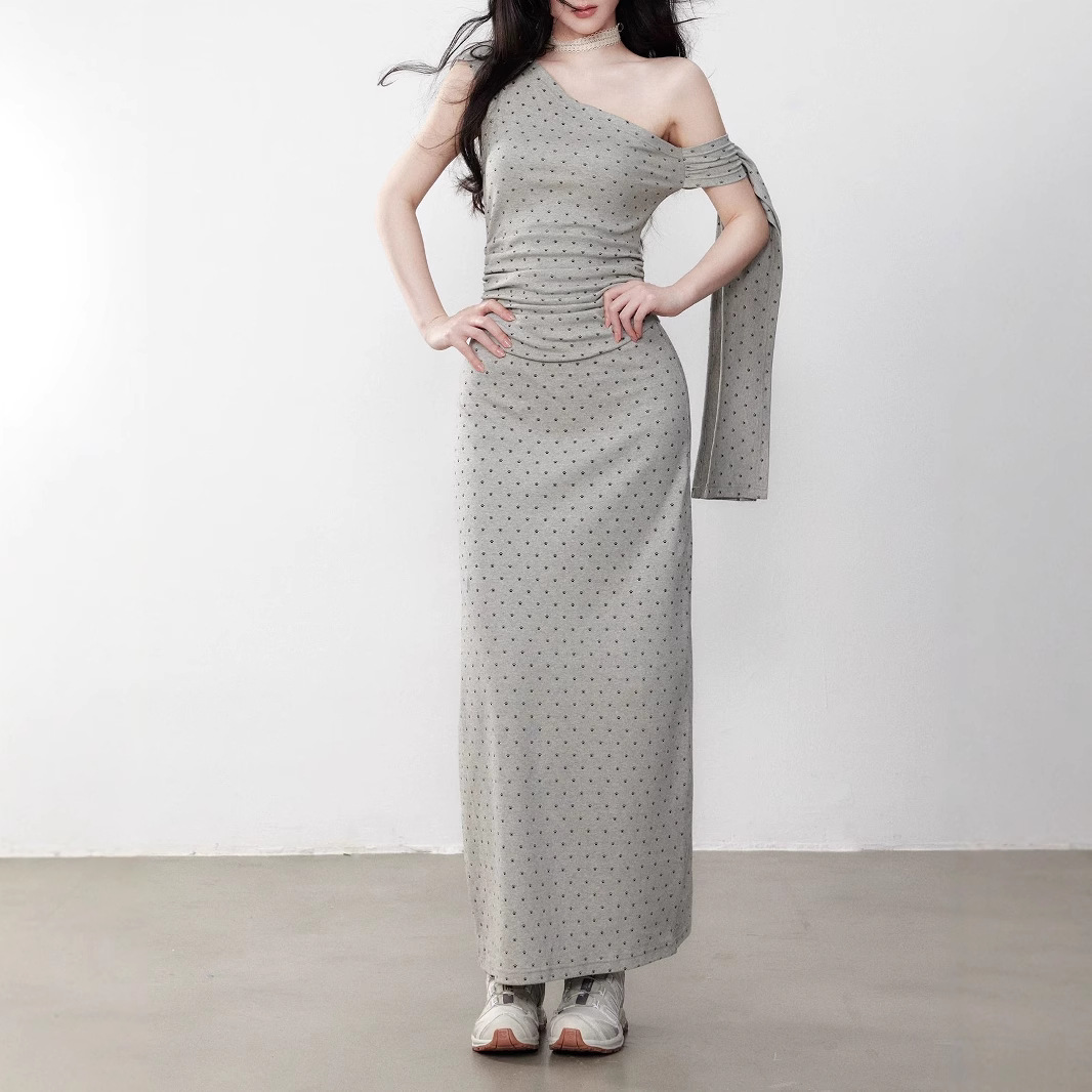 Yuzhi high-end gray off-shoulder dress with pleated waist slim temperament slanted shoulder knitted long skirt summer