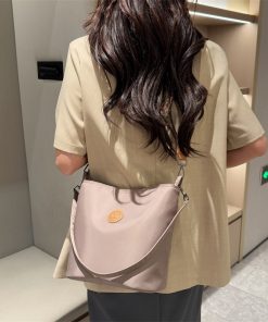 Spring and summer light Korean women's bag style crossbody bag casual commuter bucket bag one-shoulder crossbody bag