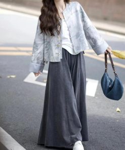 A complete set of high-end women's outfits in early autumn, daily new Chinese short jacket, wide-leg pants, generous and decent two-piece suit
