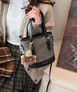 Niche design bag for women's trendy versatile crossbody bag casual commuter hand bucket bag