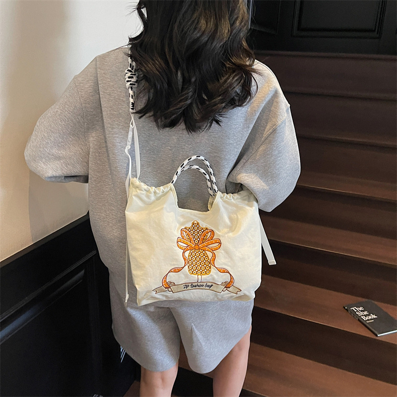 Embroidered shopping bags Nylon cloth flower portable niche fashion shopping bags - Image 2