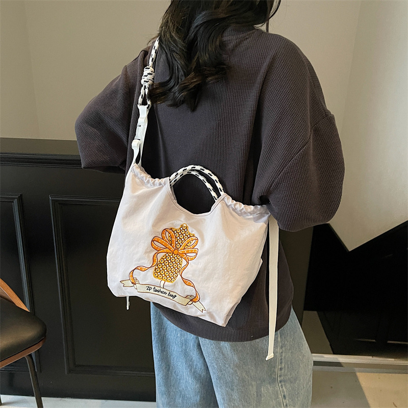 Embroidered shopping bags Nylon cloth flower portable niche fashion shopping bags - Image 3