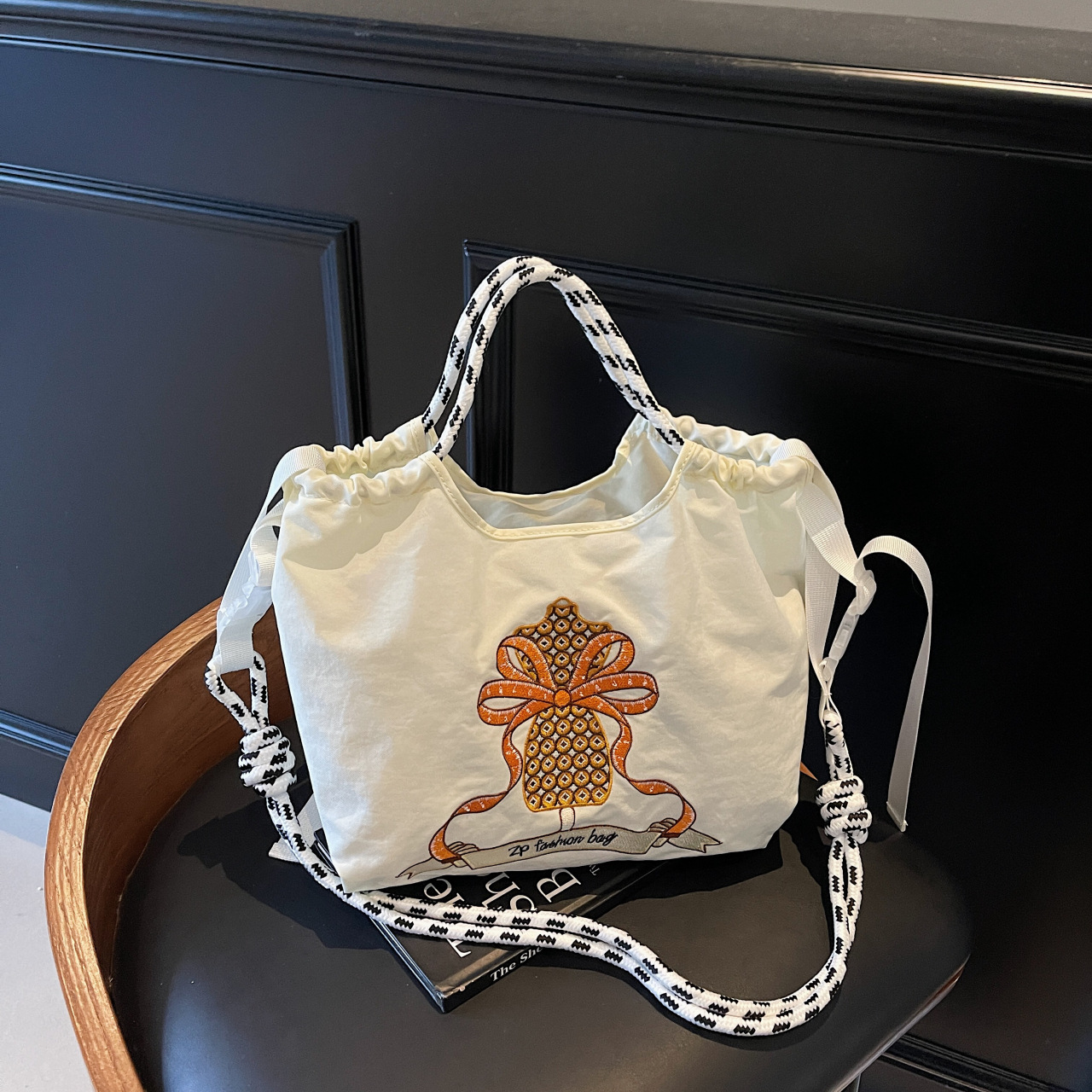 Embroidered shopping bags Nylon cloth flower portable niche fashion shopping bags - Image 8