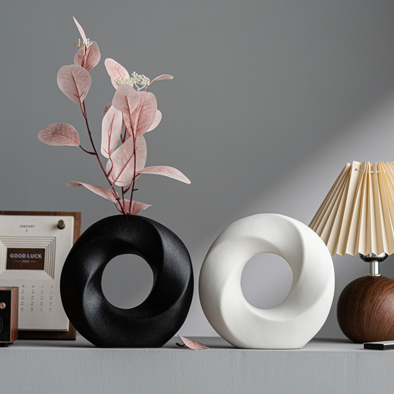 Triangular coil ceramic high-end vase simple modern matte flower ware B&B home decoration - Image 2