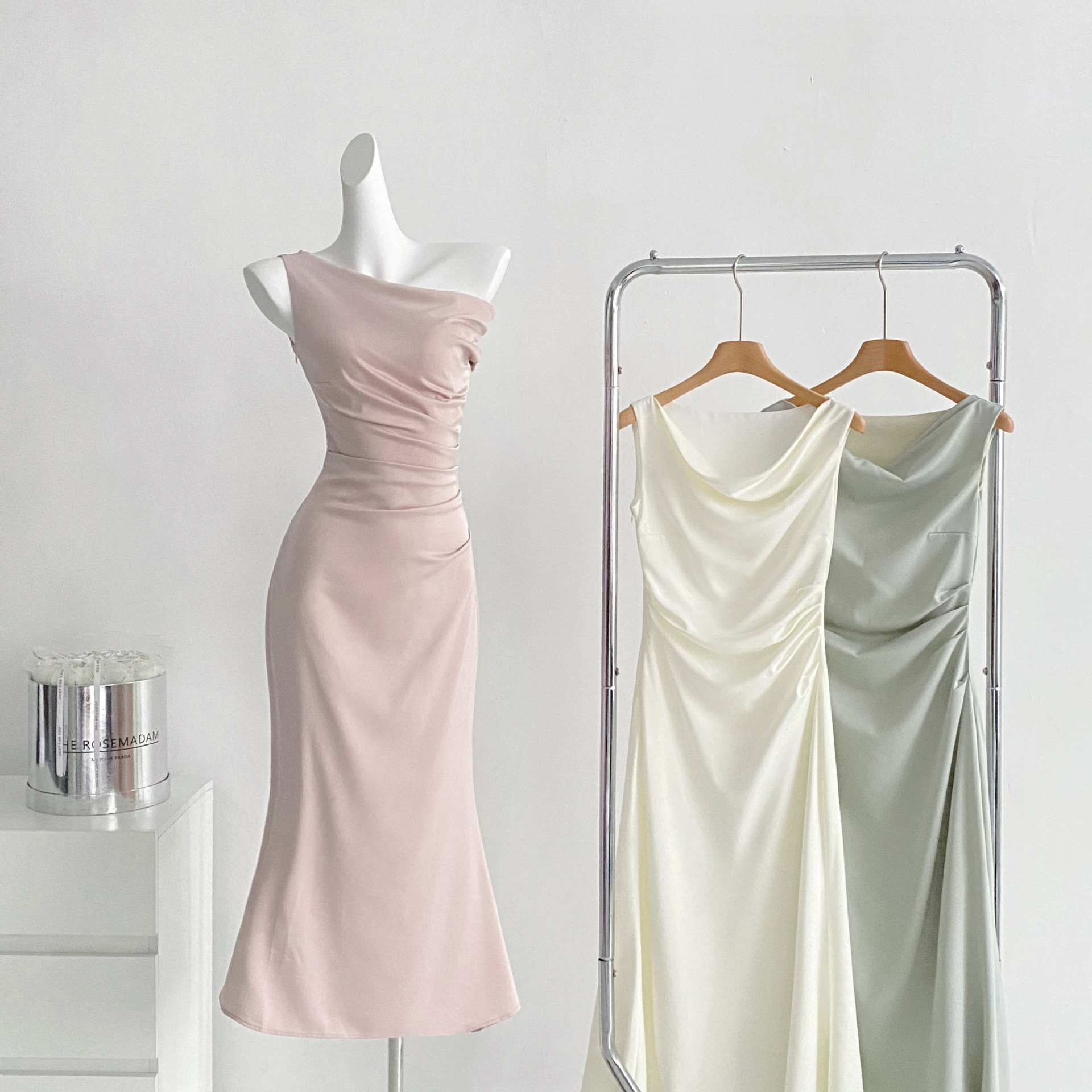 From a moment Beverly's beautiful wife swinging neckline and off-shoulder dress French temperament women's three-color waist-closing fish tail skirt - Image 2