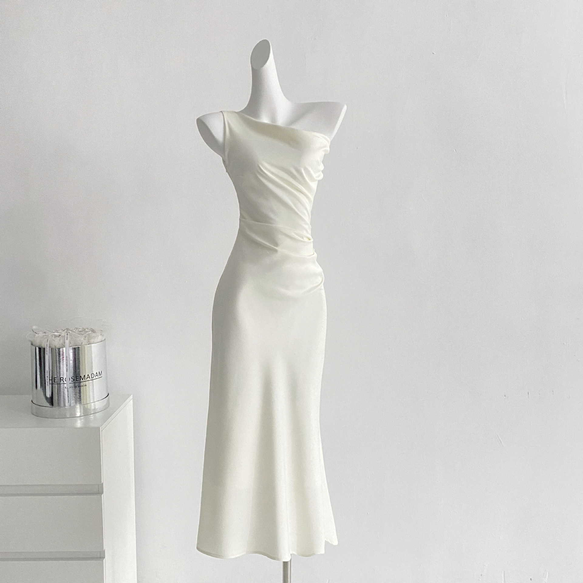 From a moment Beverly's beautiful wife swinging neckline and off-shoulder dress French temperament women's three-color waist-closing fish tail skirt - Image 4