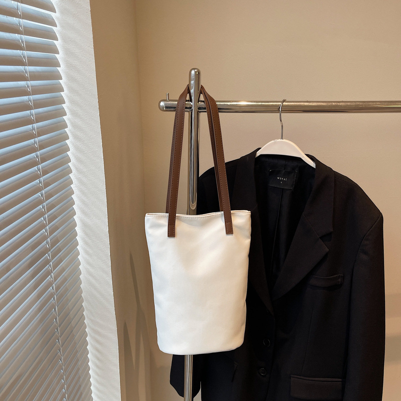 Work commuting large capacity tote bag for women in spring and summer retro high-end fashion casual shoulder bag - Image 6