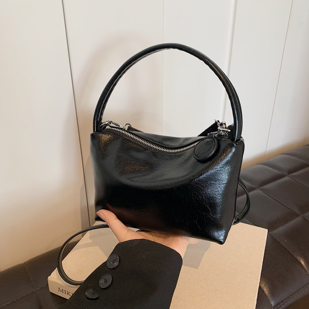 Small handbags for women, fashionable simple crossbody bags, niche and versatile commuter underarm bags - Image 11