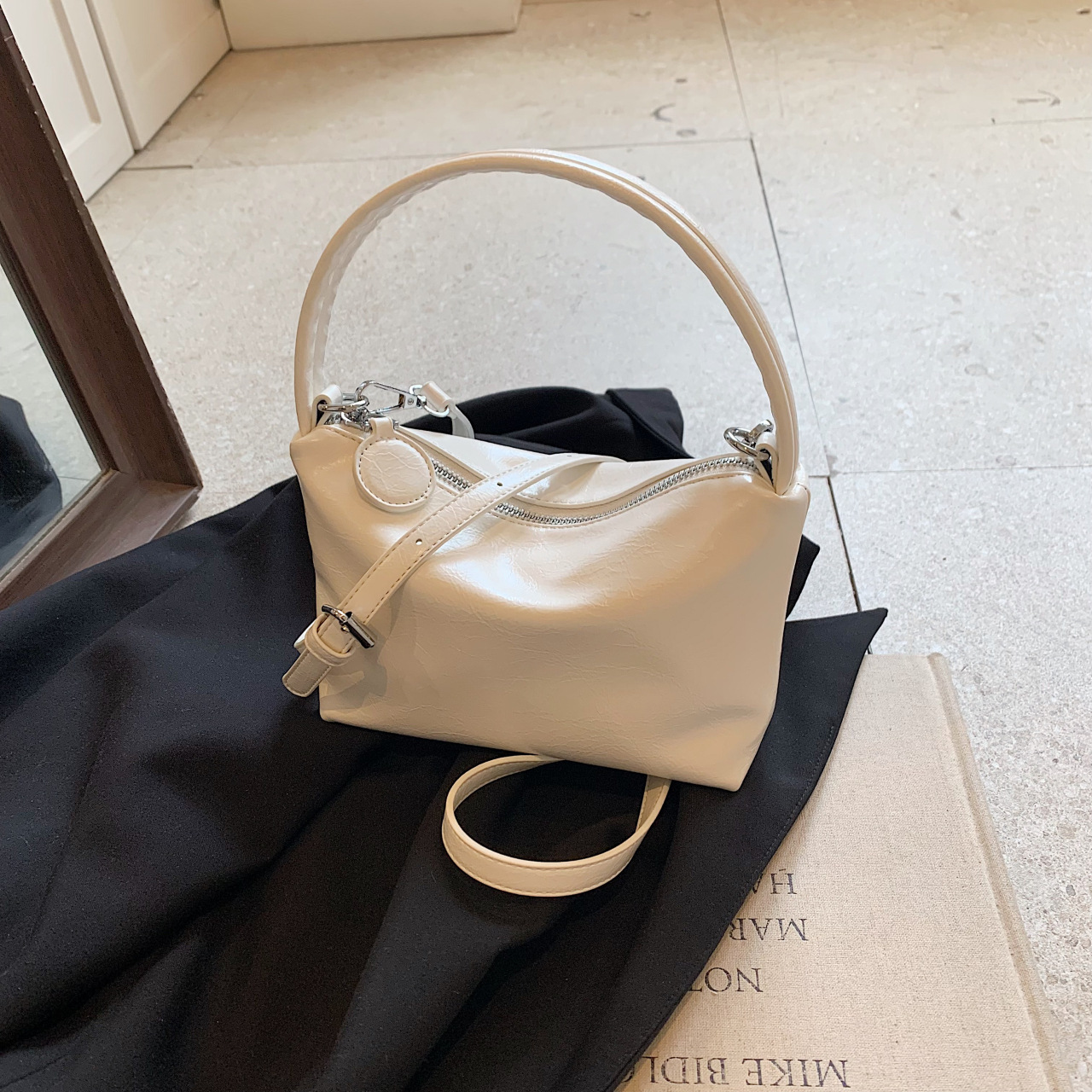 Small handbags for women, fashionable simple crossbody bags, niche and versatile commuter underarm bags - Image 13