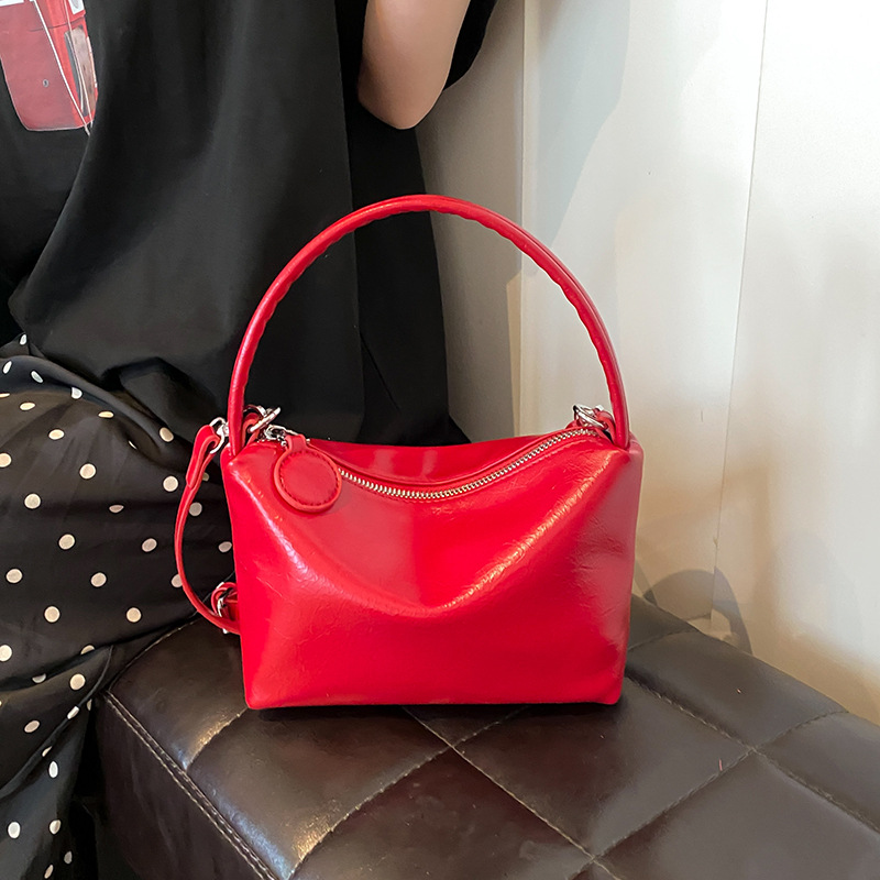 Small handbags for women, fashionable simple crossbody bags, niche and versatile commuter underarm bags - Image 3