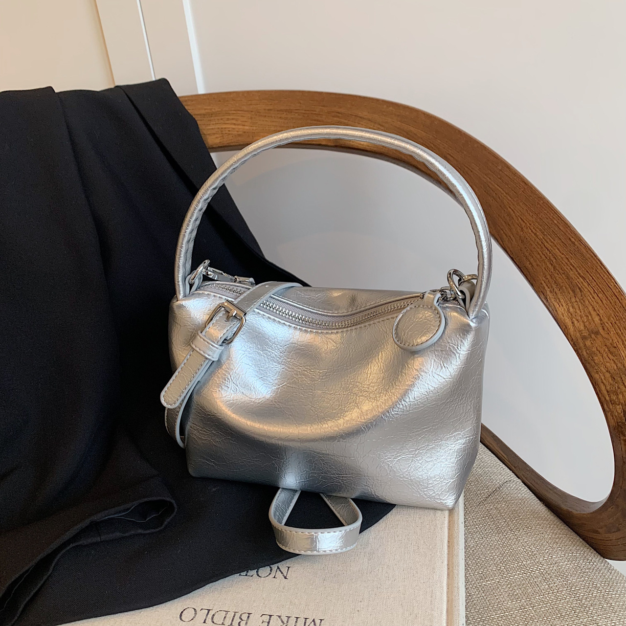 Small handbags for women, fashionable simple crossbody bags, niche and versatile commuter underarm bags - Image 10