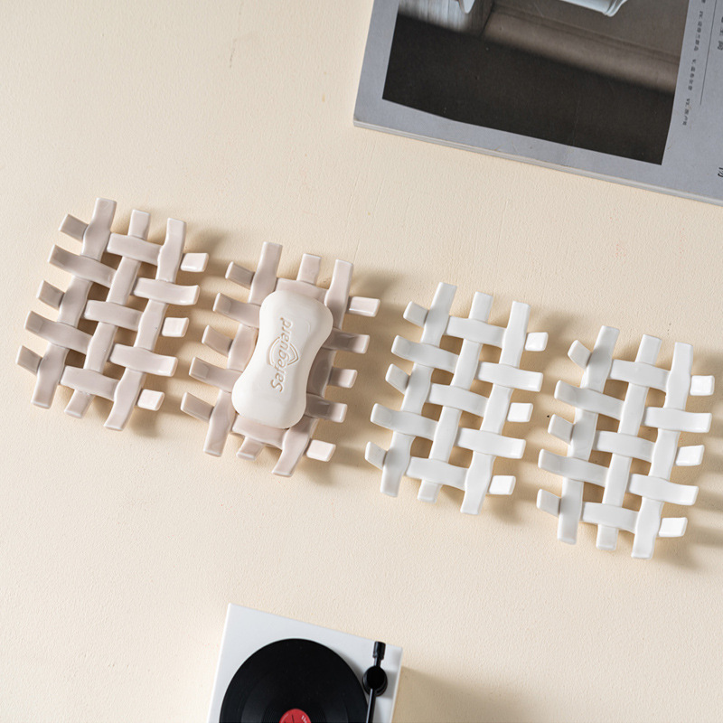 Daimon hand-crafted hollowed-water soap rack high-end home ceramic craft ornaments - Image 6