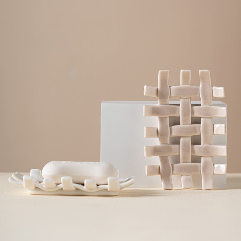 Daimon hand-crafted hollowed-water soap rack high-end home ceramic craft ornaments - Image 2