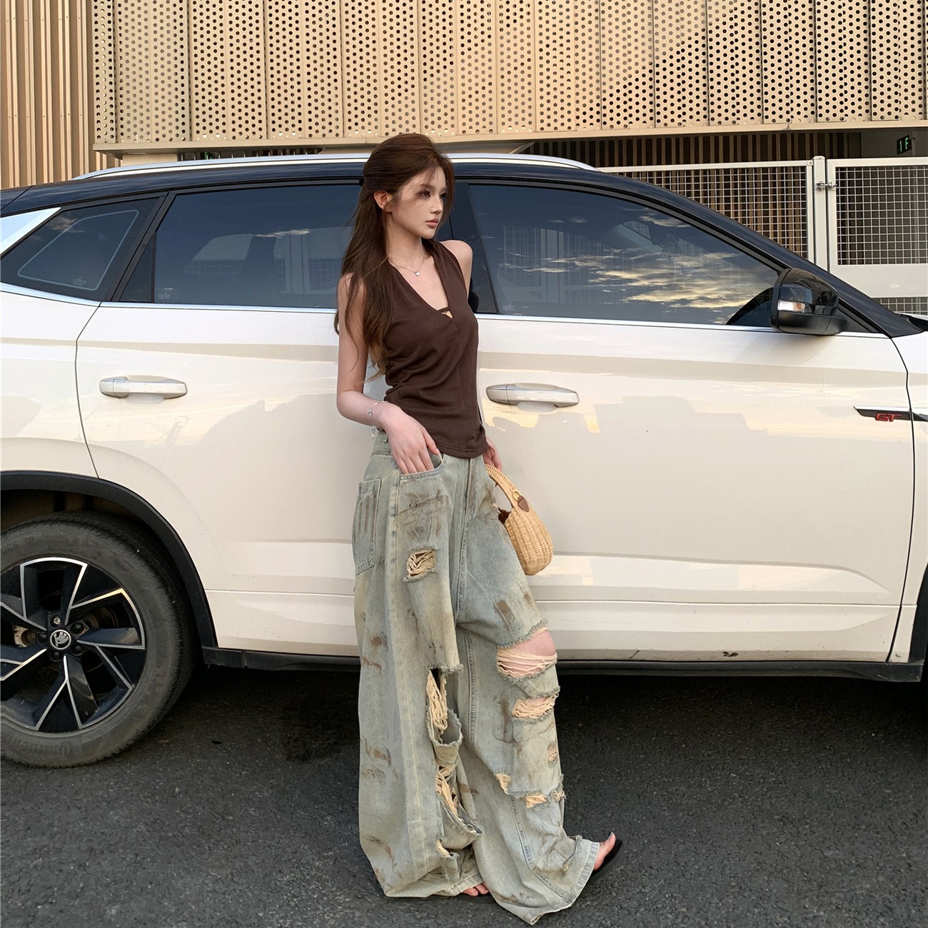 Real shot of halter neck and neck strap top for women heavy industry ink splashing old retro ripped jeans floor trousers - Image 5