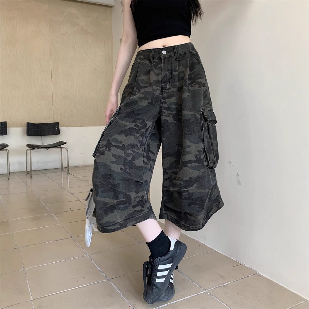 Real shot of American retro camouflage denim cropped pants for women in summer hot girls high waist loose work shorts - Image 5