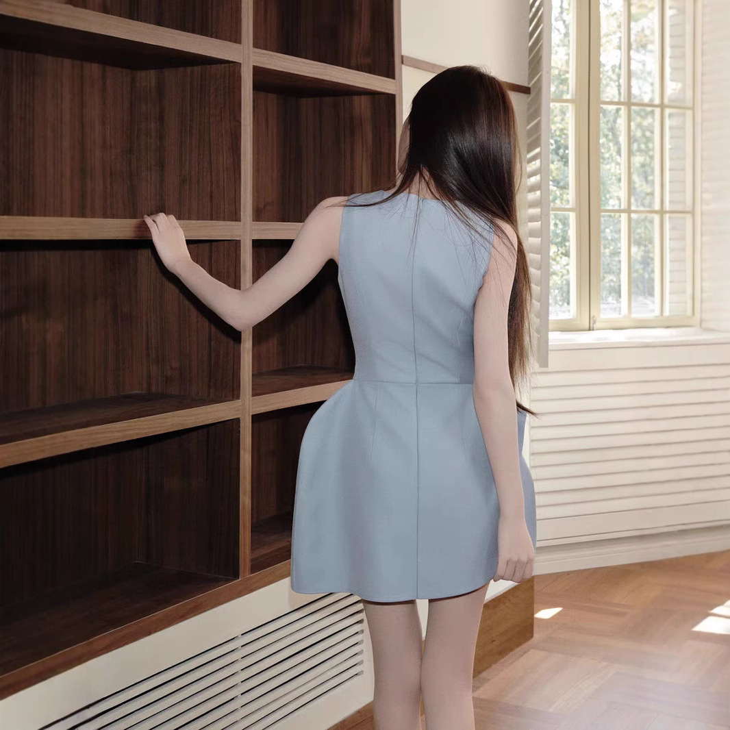 /Irregularly cut sleeveless dress with flower bud skirt with waist-hugging short skirt for women - Image 4