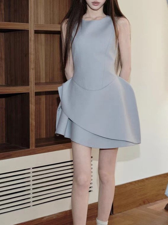 /Irregularly cut sleeveless dress with flower bud skirt with waist-hugging short skirt for women - Image 6