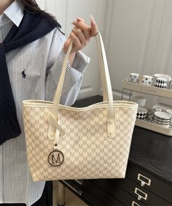 Large capacity bag versatile advanced class one-shoulder commuting texture handheld tote bag