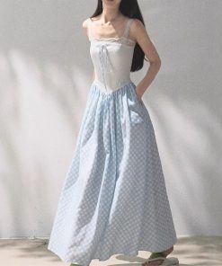 *Flowing authenticity, two-piece slim and slim suspender dress