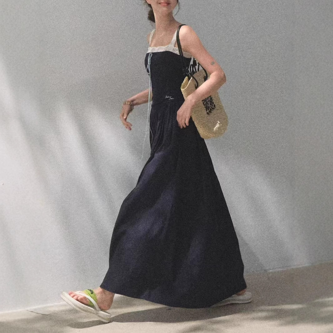 *Flowing authenticity, two-piece slim and slim suspender dress - Image 2