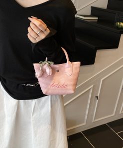 Fresh embroidered straw woven vegetable basket casual woven one-shoulder crossbody bag pastoral style parent-child hand-carrying beach bag