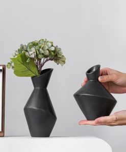 Simple style geometric round slanted ceramic vase light luxury high-end home decoration