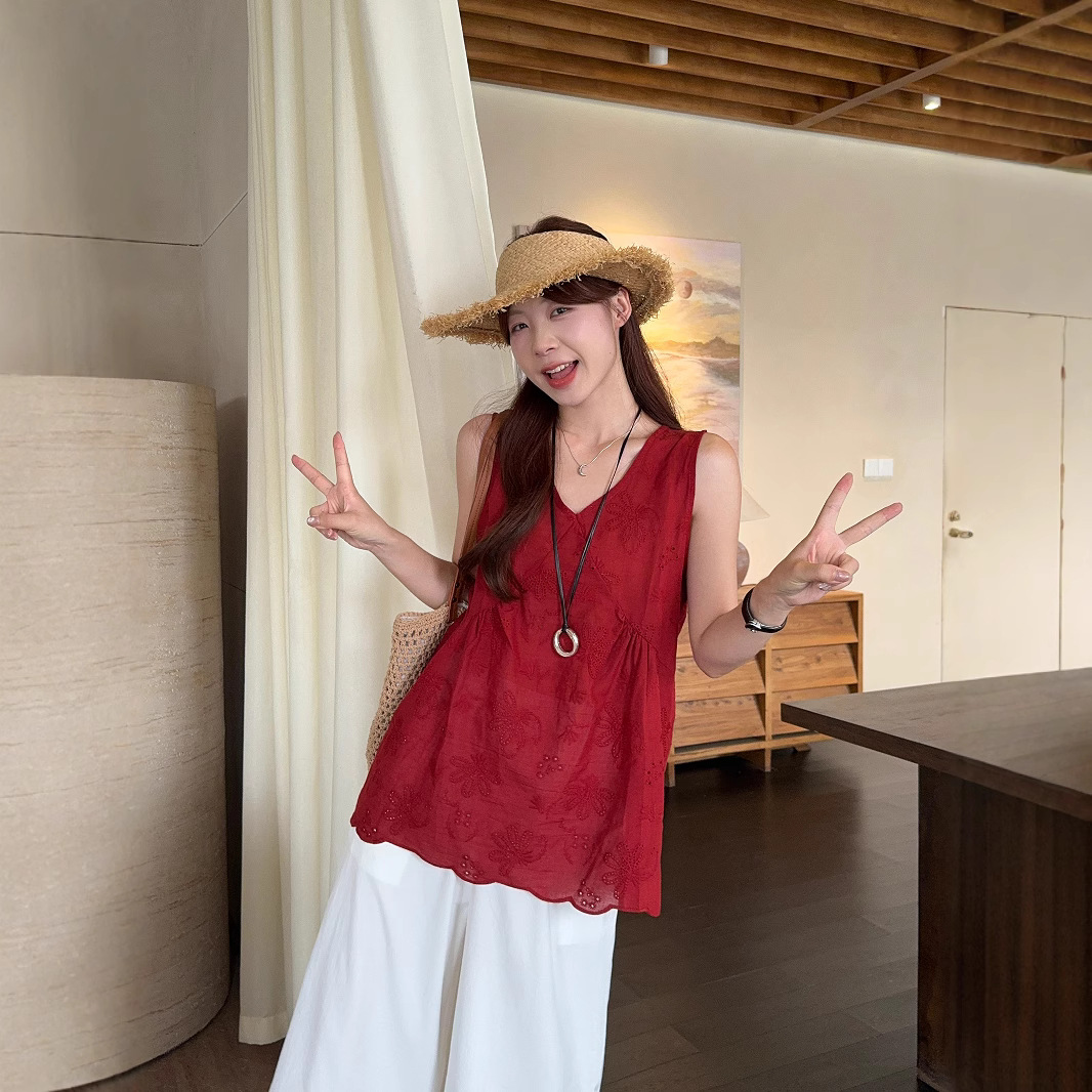 Real shot~Summer temperament lace neck hollow vest top + wide-leg pants for women - Image 2