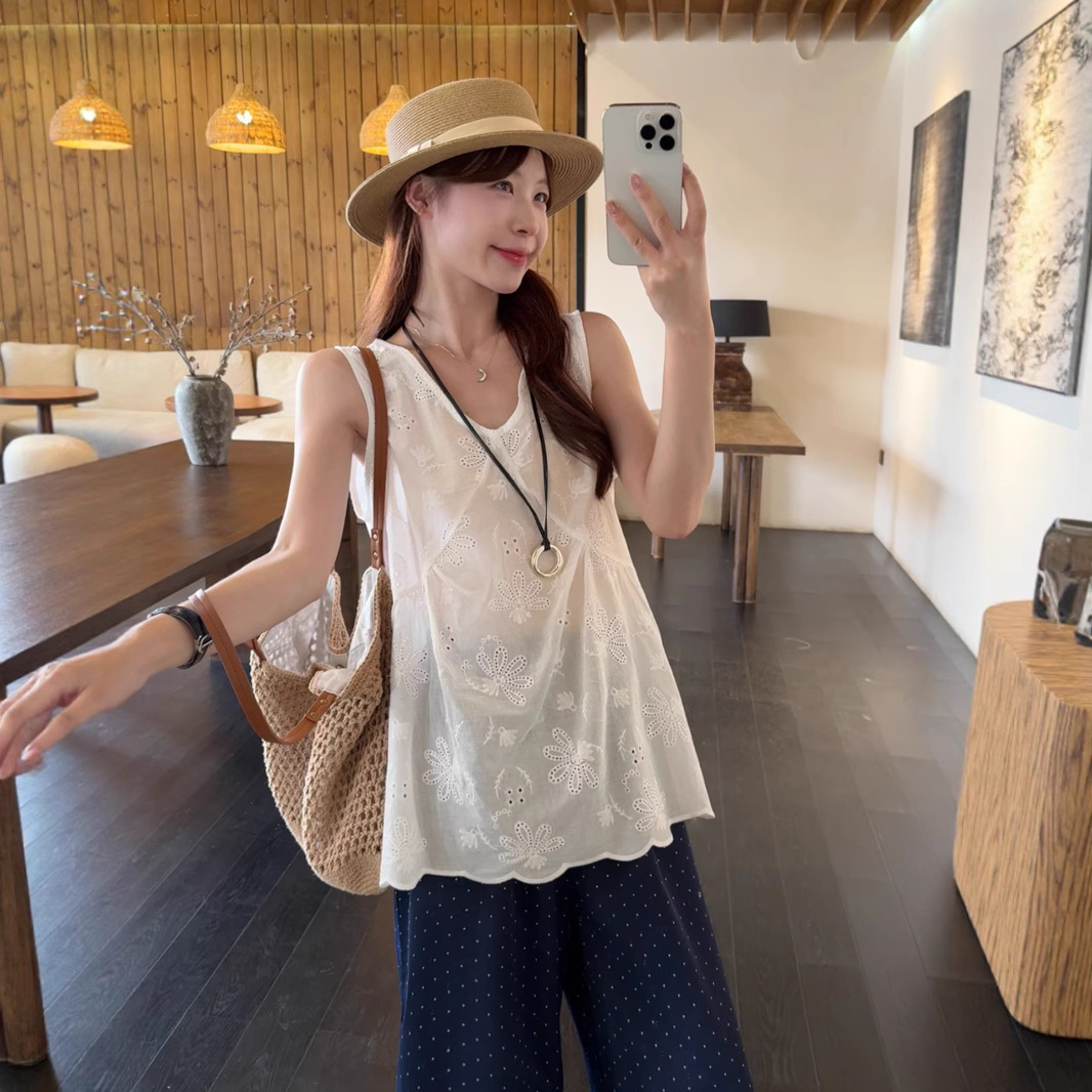 Real shot~Summer temperament lace neck hollow vest top + wide-leg pants for women - Image 3