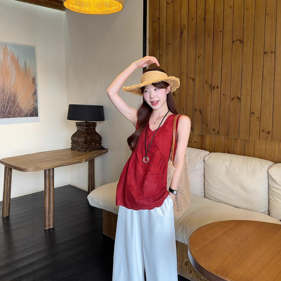 Real shot~Summer temperament lace neck hollow vest top + wide-leg pants for women - Image 4