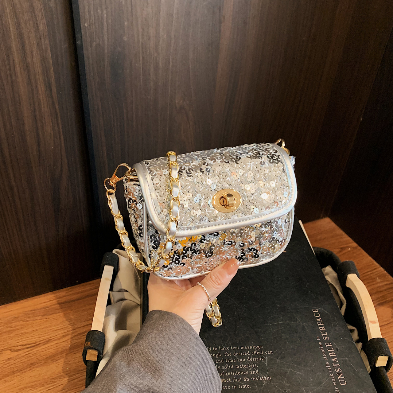 Summer high-end commuting niche mobile phone crossbody small bag women silver sequin chain small square bag - Image 10