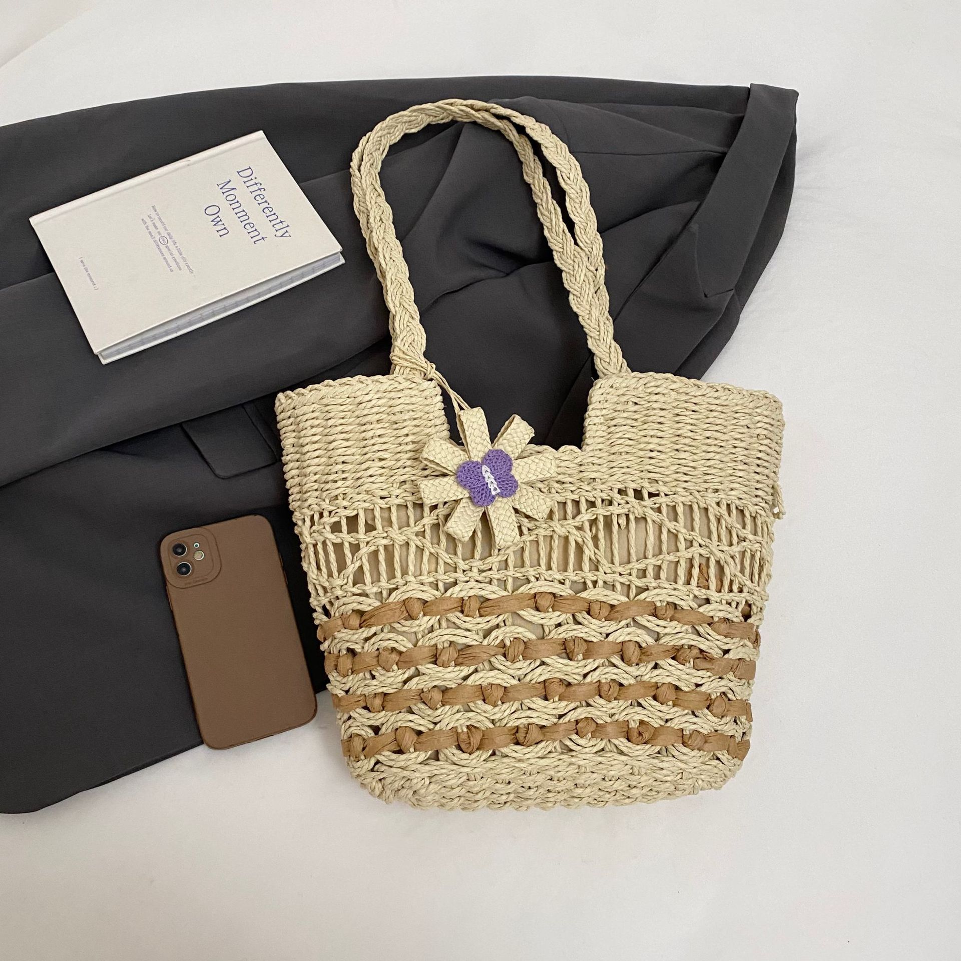 Woven straw shoulder bag versatile large capacity tote bag with lining hollow wave ripples summer beach women's bag - Image 4
