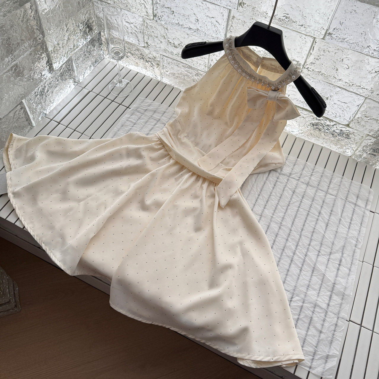 Yizi Xiaolu original women's clothing, daughter pure desire, sleeveless halter neck waist-hugging dress, iron diamond bow dress - Image 3