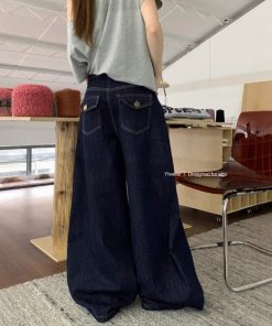 Real-life photo of loose and slimming water washing blue-padded floor jeans for women casual and versatile wide-leg pants