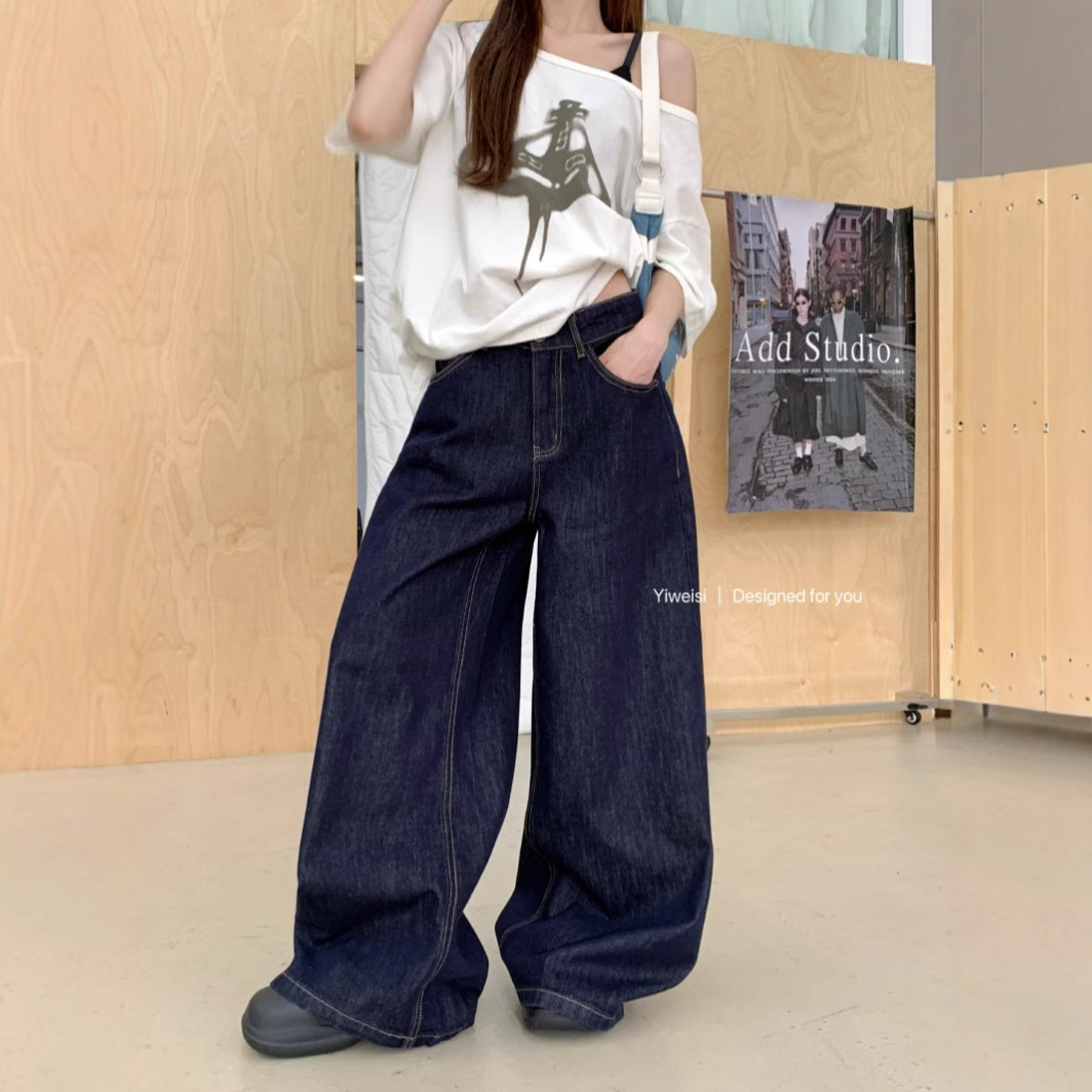 Real-life photo of loose and slimming water washing blue-padded floor jeans for women casual and versatile wide-leg pants - Image 3